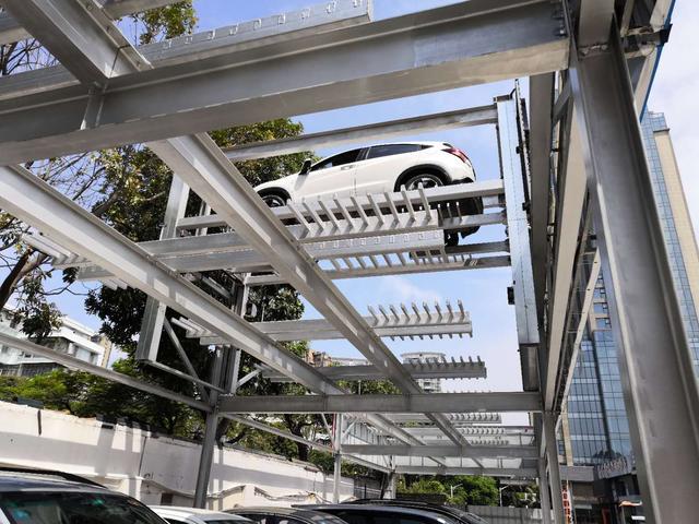 国内首台智能二层云街立体停车库在厦门市开始运行